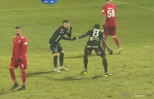 Calificarea decisă de o groapă din gazon! Moment savuros după golul decisiv din Cupa României Betano