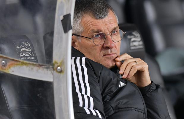 Ioan Ovidiu Sabău s-a făcut rău înainte de U - CFR Cluj: „Nu o să permit nimănui să nu muncească pentru banii ce-i ia. Schimbăm foaia!”