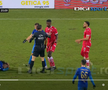 Intrarea neglijentă a lui Sivis a lăsat-o pe Dinamo cu om în minus din minutul 26 » Din camera VAR nu s-a intervenit