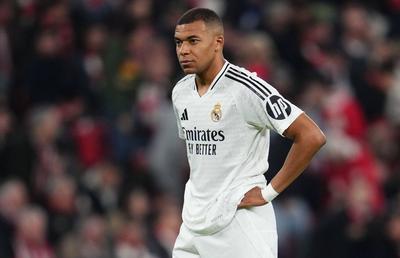 Fostul mare atacant al lui Real Madrid dă de pământ cu echipa lui Ancelotti: „Să trimită pe cineva la naiba! Mbappe, pe bancă!”