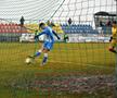 Imagini „medievale” în Moldova: fostul antrenor din Superligă, implicat în meciul jucat într-o „mlaștină” » Echipa lui a câștigat cu 7-0!