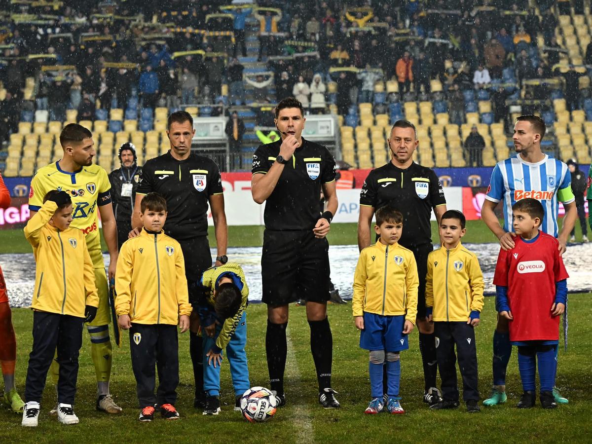 Petrolul - Universitatea Craiova 1-1 » Lupte în noroi pentru un rezultat care îi ajută mai mult pe alții
