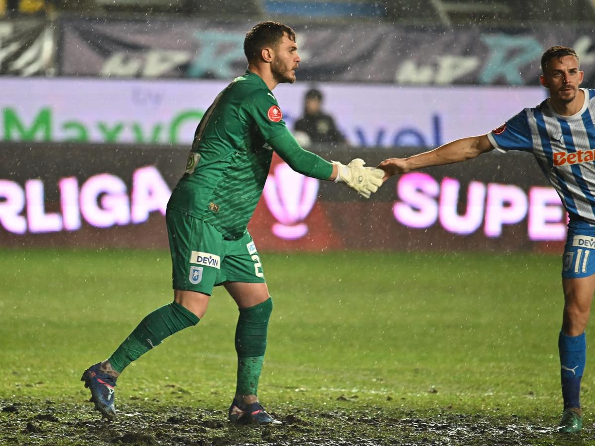 Petrolul - Universitatea Craiova 1-1 » Lupte în noroi pentru un rezultat care îi ajută mai mult pe alții