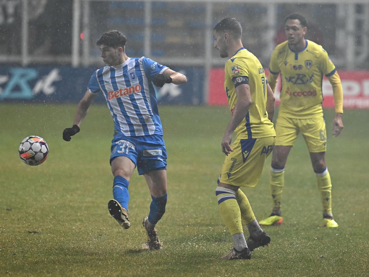 Petrolul - Universitatea Craiova 1-1 » Lupte în noroi pentru un rezultat care îi ajută mai mult pe alții