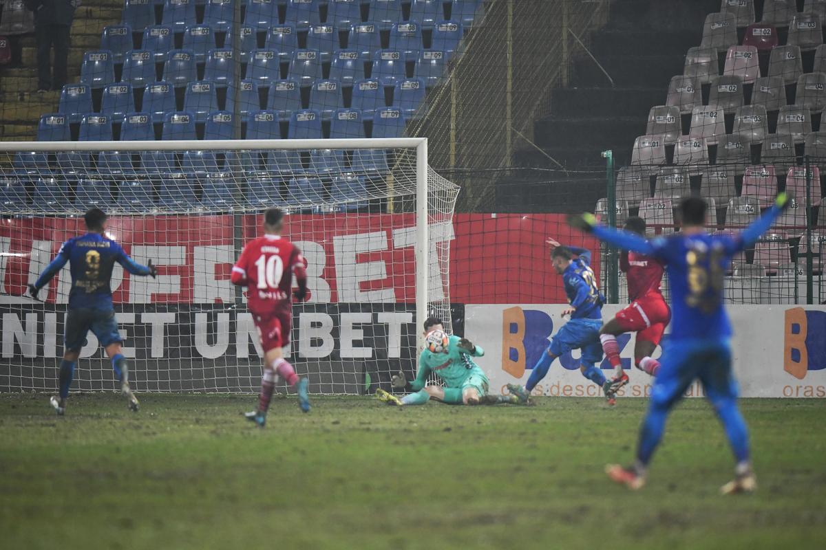 Plecare de la Dinamo în iarnă » Unul dintre cei mai vechi fotbaliști din lot părăsește „haita”