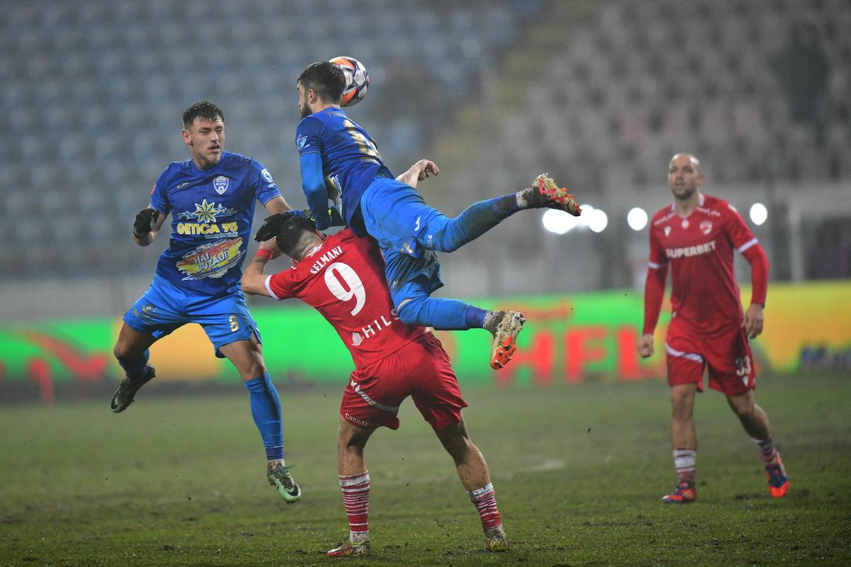 Plecare de la Dinamo în iarnă » Unul dintre cei mai vechi fotbaliști din lot părăsește „haita”