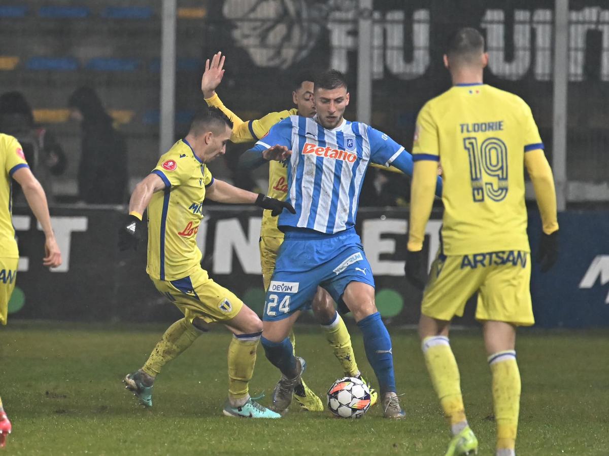 Petrolul - Universitatea Craiova 1-1 » Lupte în noroi pentru un rezultat care îi ajută mai mult pe alții