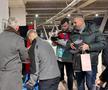Mihai Rotaru și Alexandru Mitriță au adus ghetuțe pentru copiii nevoiași din Oltenia