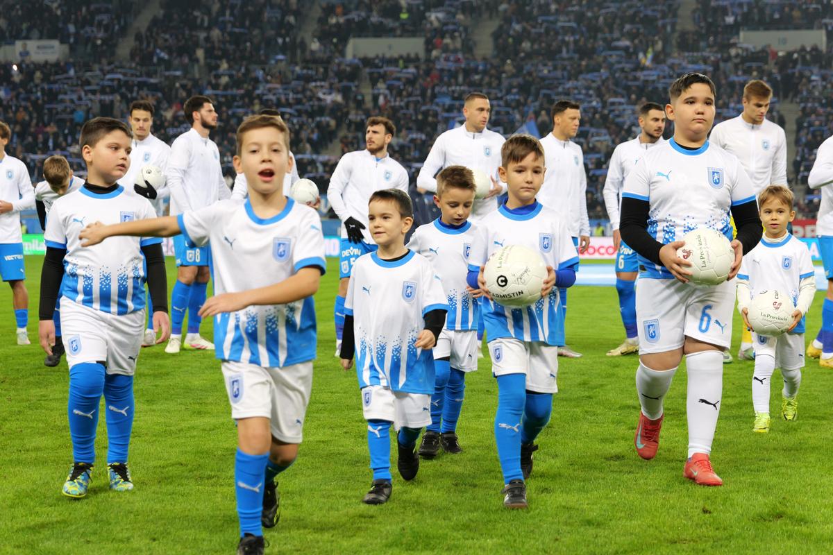 Cadou de la olteni! Universitatea Craiova s-a jucat cu ocaziile, iar CFR Cluj, cu Hindrich impresionant, obține un punct nesperat
