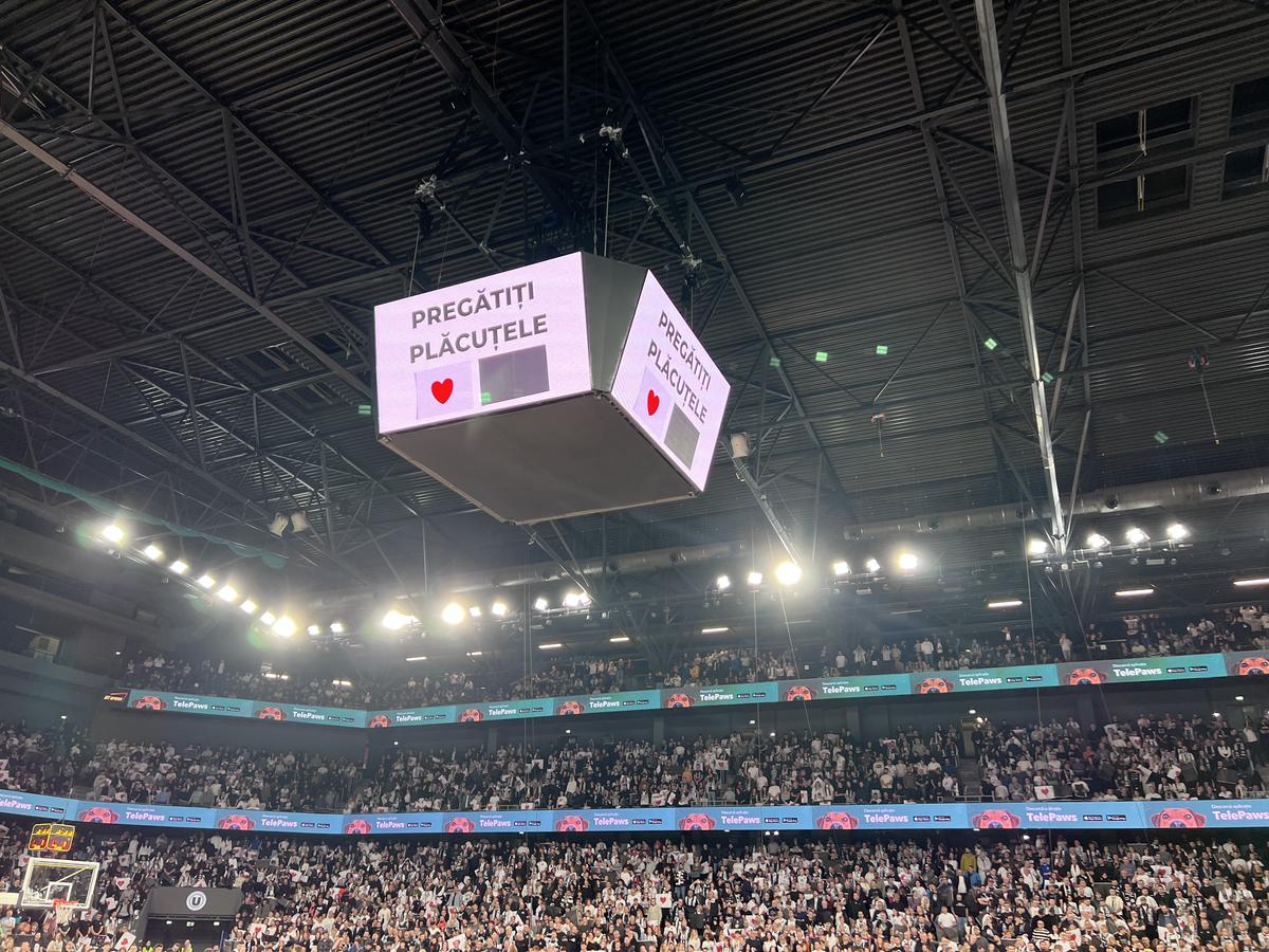 Într-o atmosferă europeană creată de 10.000 de fani, U-BT Cluj-Napoca a pierdut testul cu galonata Partizan Belgrad