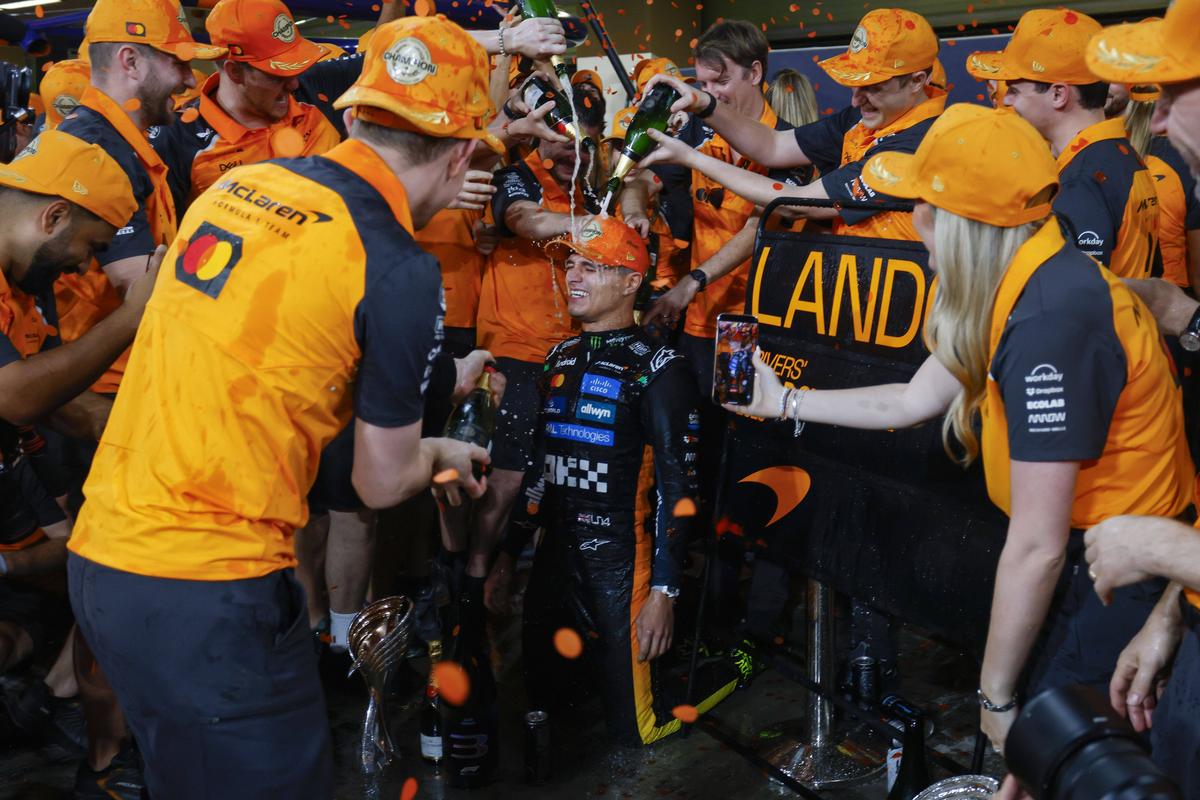 Noul campion din Formula 1 a petrecut până în zori alături de iubită » Suma uriașă pe care Lando Norris a lăsat-o la masă