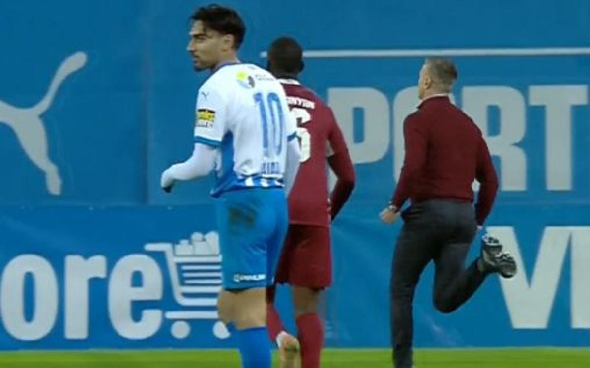 Reacția lui Daniel Pancu după golul lui Louis Munteanu în Craiova - CFR Cluj