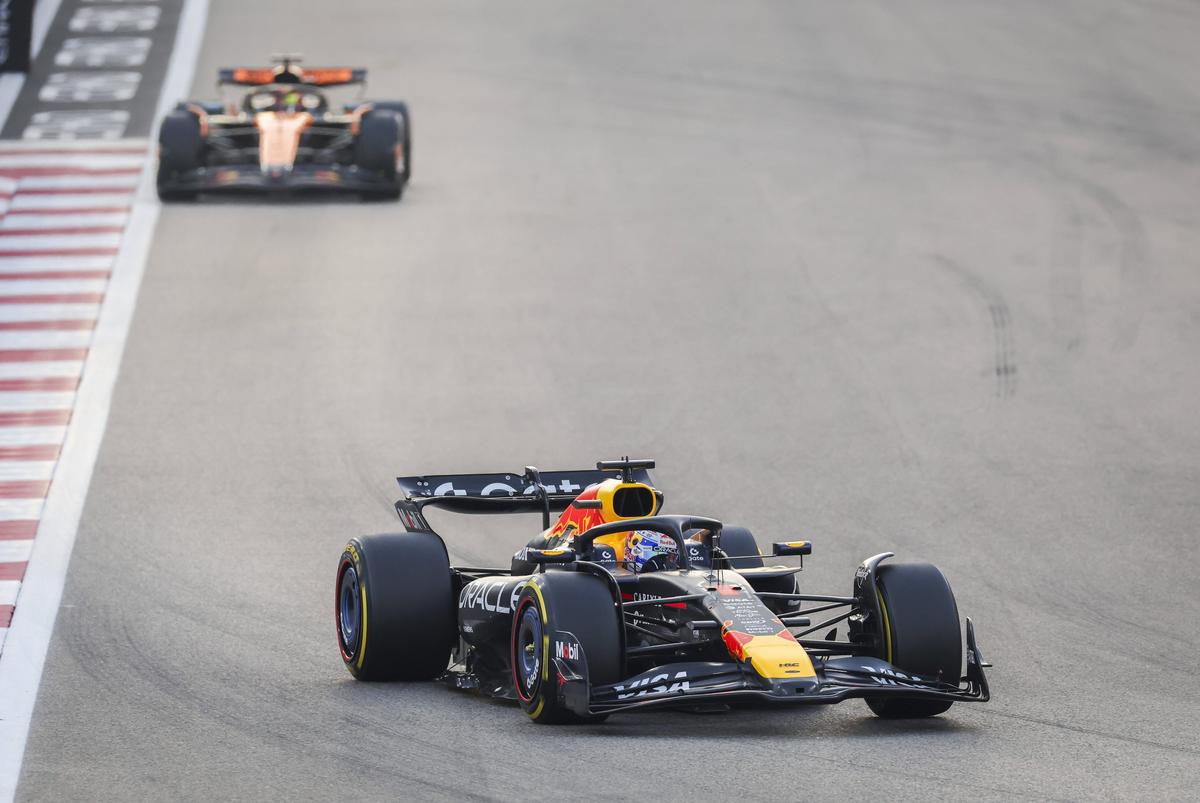 Lando Norris, interviu în lacrimi după ce a ieșit campion mondial: „E de necrezut! Max și Oscar, vreau să vă spun asta”