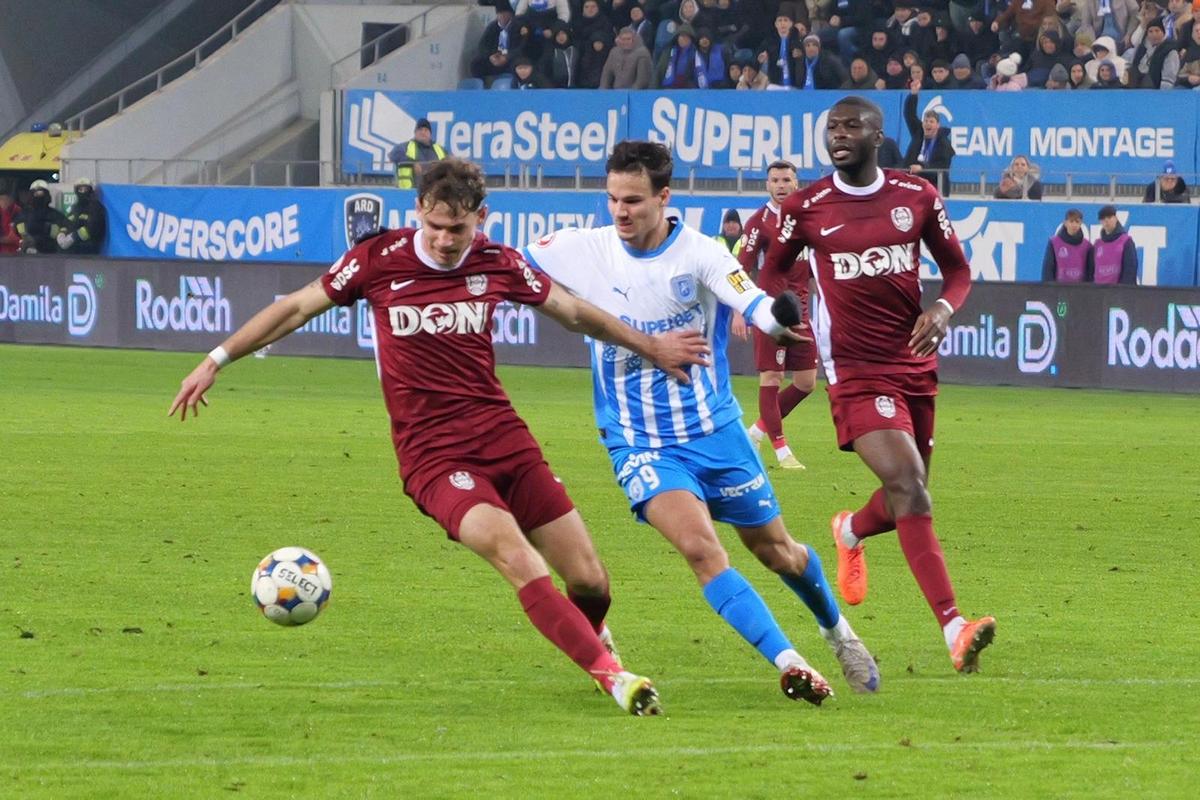 Cadou de la olteni! Universitatea Craiova s-a jucat cu ocaziile, iar CFR Cluj, cu Hindrich impresionant, obține un punct nesperat