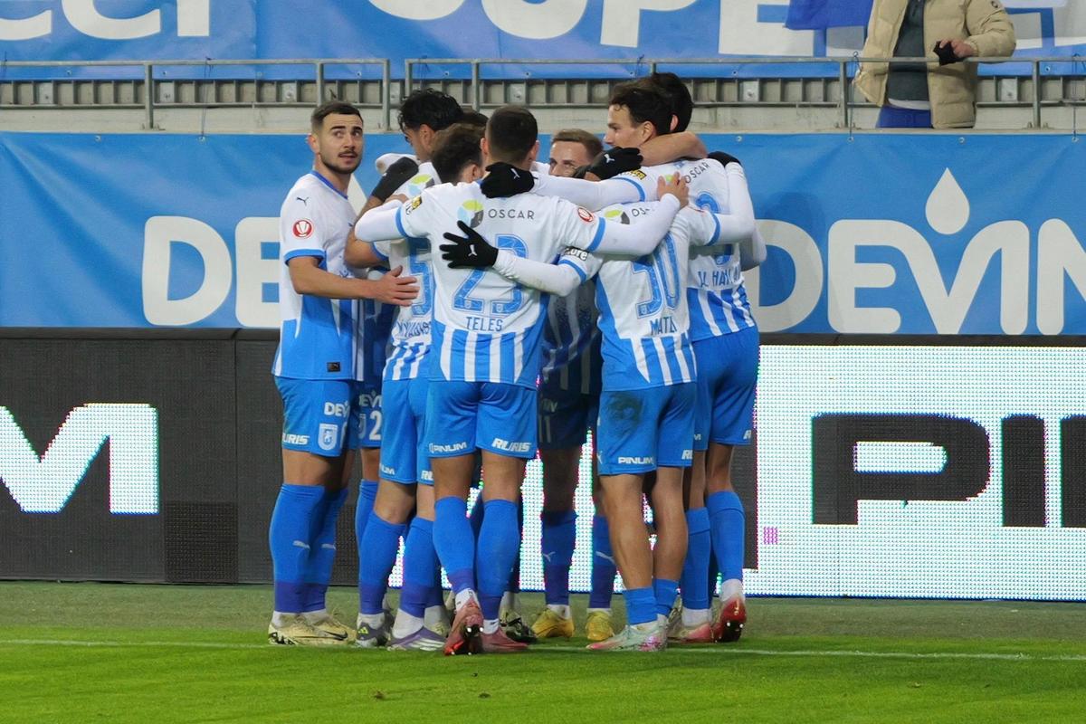 Cadou de la olteni! Universitatea Craiova s-a jucat cu ocaziile, iar CFR Cluj, cu Hindrich impresionant, obține un punct nesperat