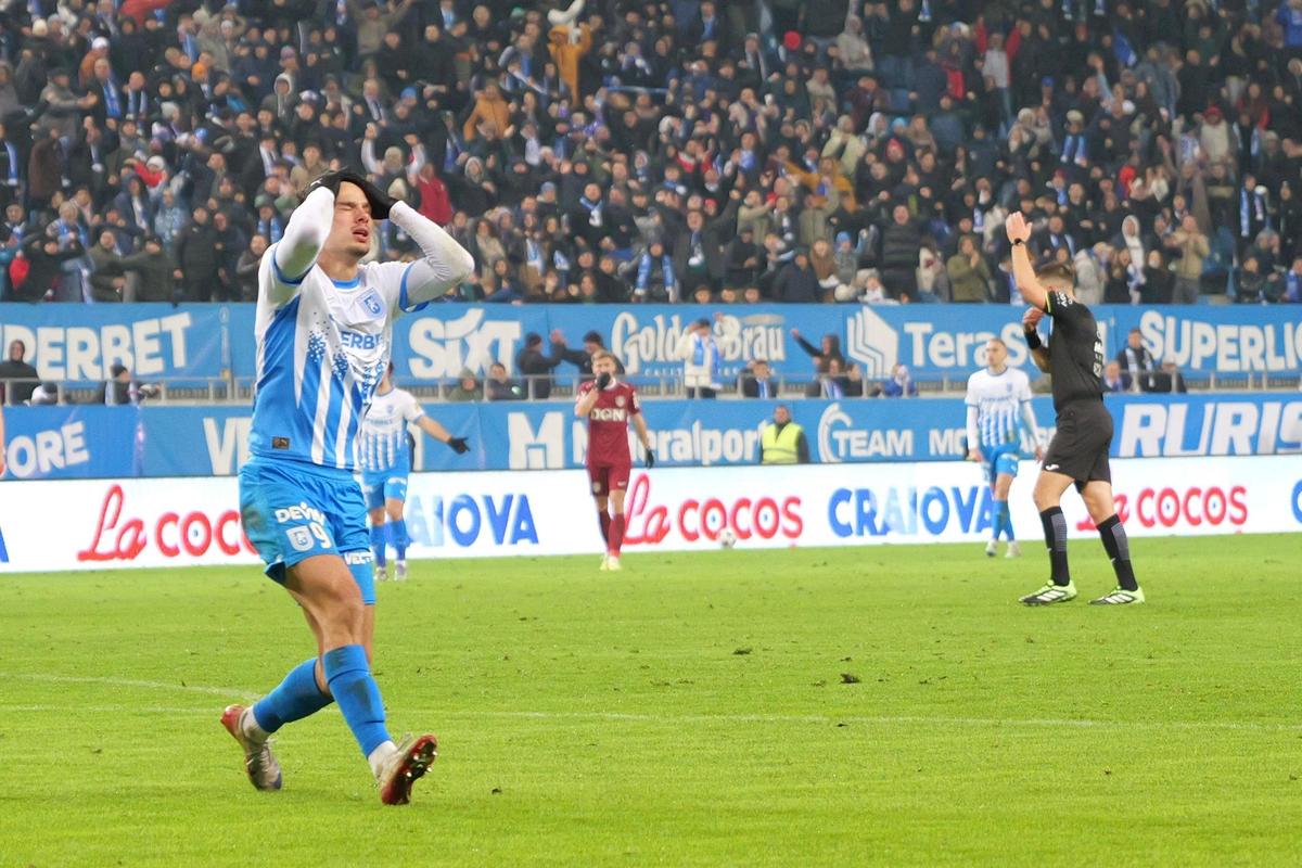 Cadou de la olteni! Universitatea Craiova s-a jucat cu ocaziile, iar CFR Cluj, cu Hindrich impresionant, obține un punct nesperat