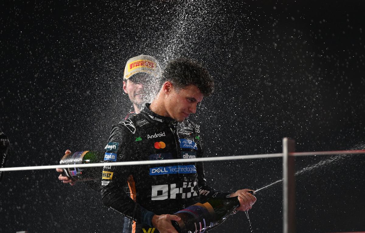 Noul campion din Formula 1 a petrecut până în zori alături de iubită » Suma uriașă pe care Lando Norris a lăsat-o la masă