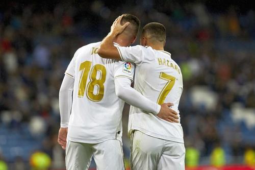 Luka Jovic (#18), alături de Eden Hazard // foto: Imago