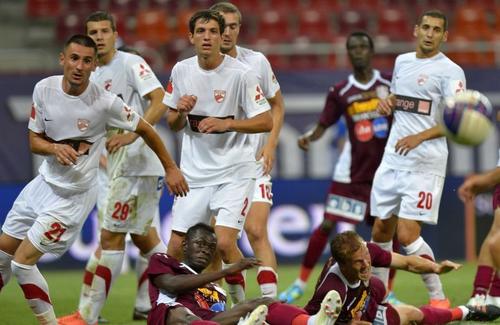 Fundașul dreapta Constantin Nica (27 de ani) e tentat de o revenire la Dinamo.
