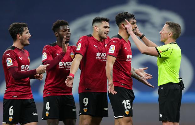 Recitalul lui Benzema și Vinicius Jr., contestat de Valencia: „Hoțiile devin repetitive în Madrid” » Pique s-a implicat și el