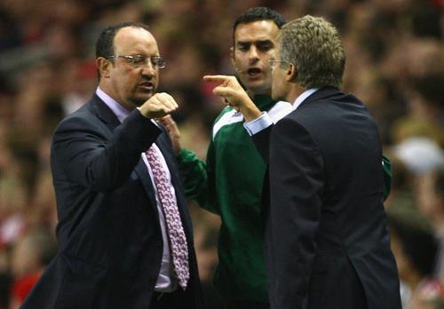 Boloni într-o ceartă pe marginea terenului cu Rafa Benitez, stânga, foto: Guliver/gettyimages