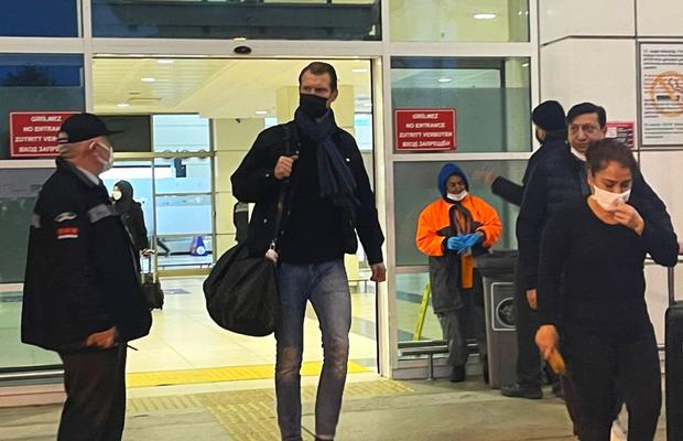 Arlauskis a ajuns în Antalya și merge direct în cantonamentul unei echipe de play-off: „Ne vedem pe teren!”