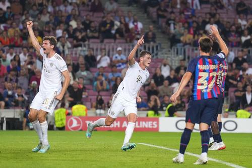 Jurnalistul italian Fabrizio Romano a dezvăluit că Barcelona negociază transferul fundașului francez Benjamin Pavard (26 de ani), în prezent sub contract cu Bayern Munchen.