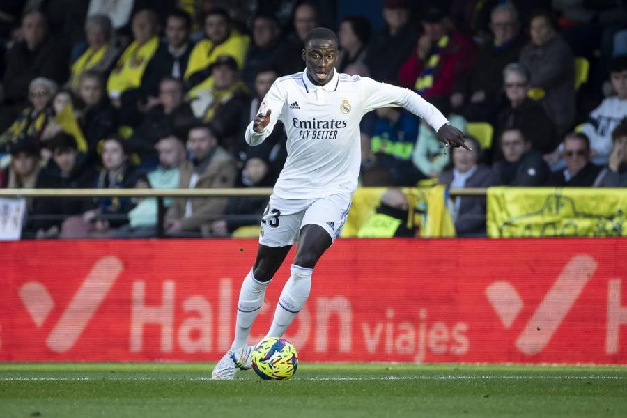 Ferland Mendy a fost lăsat pe bancă în două meciuri consecutive după 2-5 cu Barcelona / foto: Imago Images Situație aiuritoare la Real Madrid: într-un singur meci, a făcut mai multe decât titularul postului în TOT sezonul!