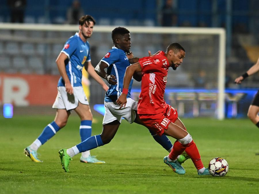 Wesley Jobello, în roșu / FOTO: Imago CSA Steaua transferă din Liga 1 » Vrea un mijlocaș cu 17 meciuri bifate în actuala stagiune