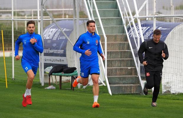 De ce n-a jucat Daniel Paraschiv în primul amical al lui Hermannstadt + Două noutăți pentru Măldărășanu, inclusiv un internațional care a jucat în preliminarii!