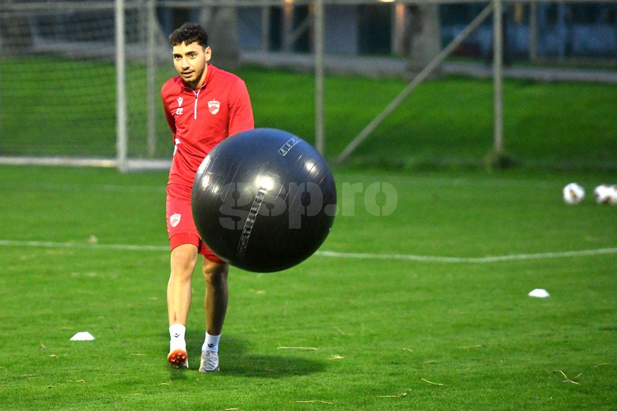 A început deja meciul Petrolul - Dinamo! „Câinii roșii” s-au mutat + Când debutează echipa lui Kopic în 2024