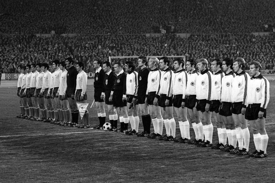 Mircea Lucescu, la dispariția lui Franz Beckenbauer: „Am schimbat tricoul cu el în 1970. Nu pot uita acel număr 4. Balet, nu fotbal. Și ce caracter avea!”