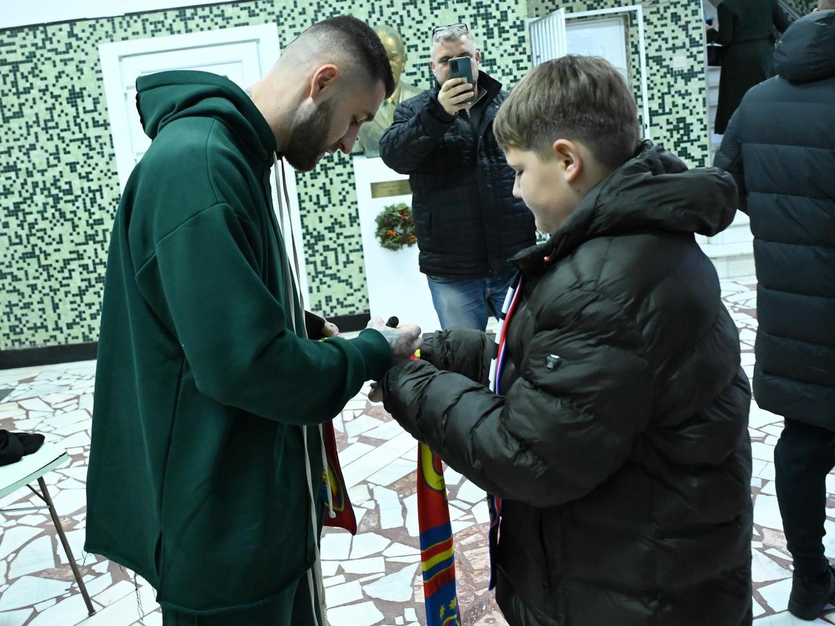 Marele absent de la reunirea FCSB » Ce s-a întâmplat cu titularul roș-albaștrilor