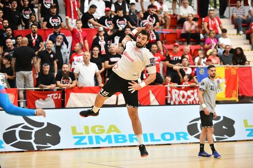 Miklos Rosta în acțiune într-un meci al lui Dinamo Foto Raed Krishan