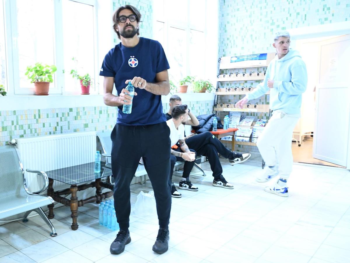 Marele absent de la reunirea FCSB » Ce s-a întâmplat cu titularul roș-albaștrilor