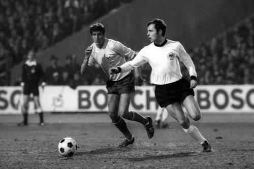 Franz Beckenbauer, pe 8 aprilie 1970, în amicalul RFG - România 1-1 de la Stuttgart Foto: Imago