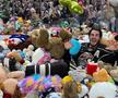 74.599 de jucării de pluș au fost aruncate la un meci de hochei al celor de la Hershey Bears