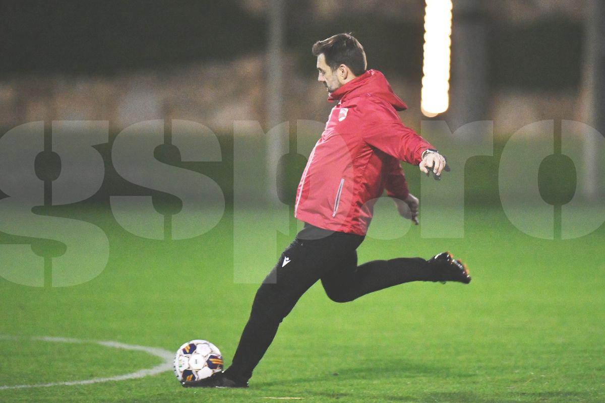 Ronaldo Deaconu a refuzat o ofertă superioară de la Dinamo » Replica lui Nicolescu: „El, dinamovist declarat, a ales altceva...”