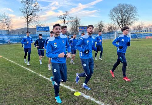 Divizionara secundă Unirea Dej s-a despărțit în această iarnă de 8 fotbaliști. Suporterii fac haz de necaz de situația creată la echipa lui Dragoș Militaru.