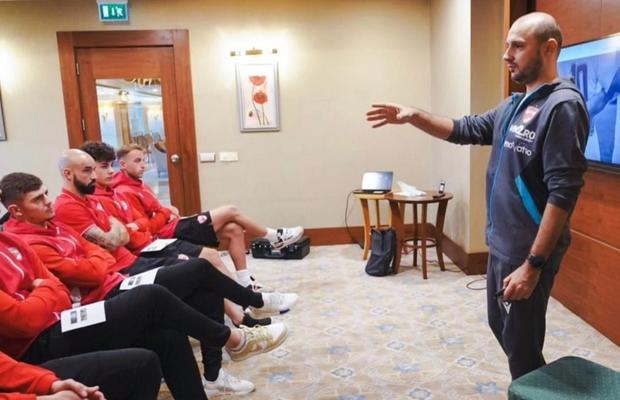 Postarea dinamoviștilor a devenit virală, dar cu efect negativ: „Mental coaching?! Când faceți transfer coaching?”