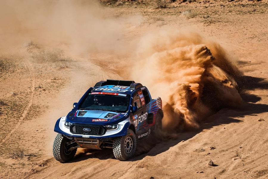 Mașina lui Nani Roma și Alex Haro în timpul primei etape din Raliul Dakar 2024 Foto Imago Pilotul Nani Roma și bătălia câștigată cu o boală nemiloasă: „Nu este o știință exactă. Aici unu plus unu nu fac doi”