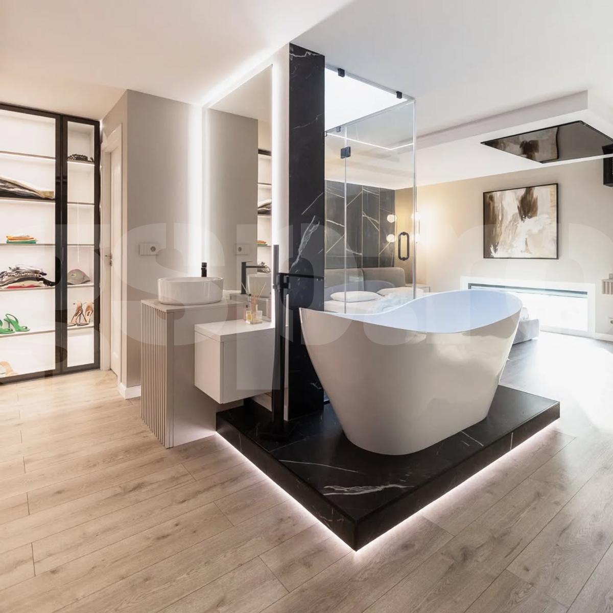 Cum arată penthouse-ul lui Dennis Man din Arad, în care a investit salariul său la Parma pe o lună: „Și-a dorit mereu să fie discret”