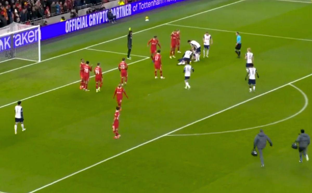Scene tulburătoare în Tottenham - Liverpool: 9 minute de întrerupere, după ce colegul lui Drăgușin s-a prăbușit pe gazon