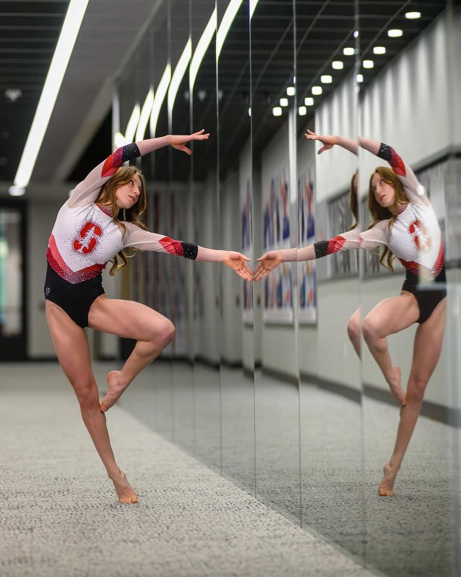 Ana Bărbosu în costumul de gimnastică al celor de la Stanford Start la Campionatele Mondiale de la Jakarta » România participă cu patru gimnaste, iar Sabrina Voinea este printre favoritele de la sol