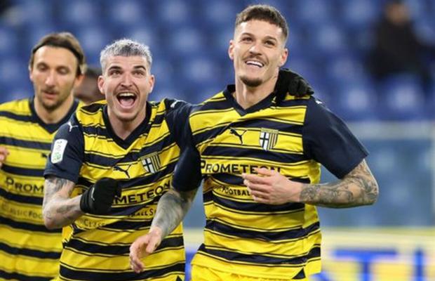 Duel românesc în Serie A: Duminică se joacă Genoa – Parma, cu Man și Mihăilă titulari la oaspeți