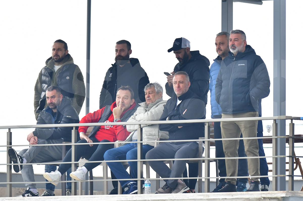 Dialog inedit între Lucescu și Mutu, la primul amical din Antalya al Petrolului: „În sfârșit te-ai apucat de treabă” / „Ai văzut, ai văzut?”