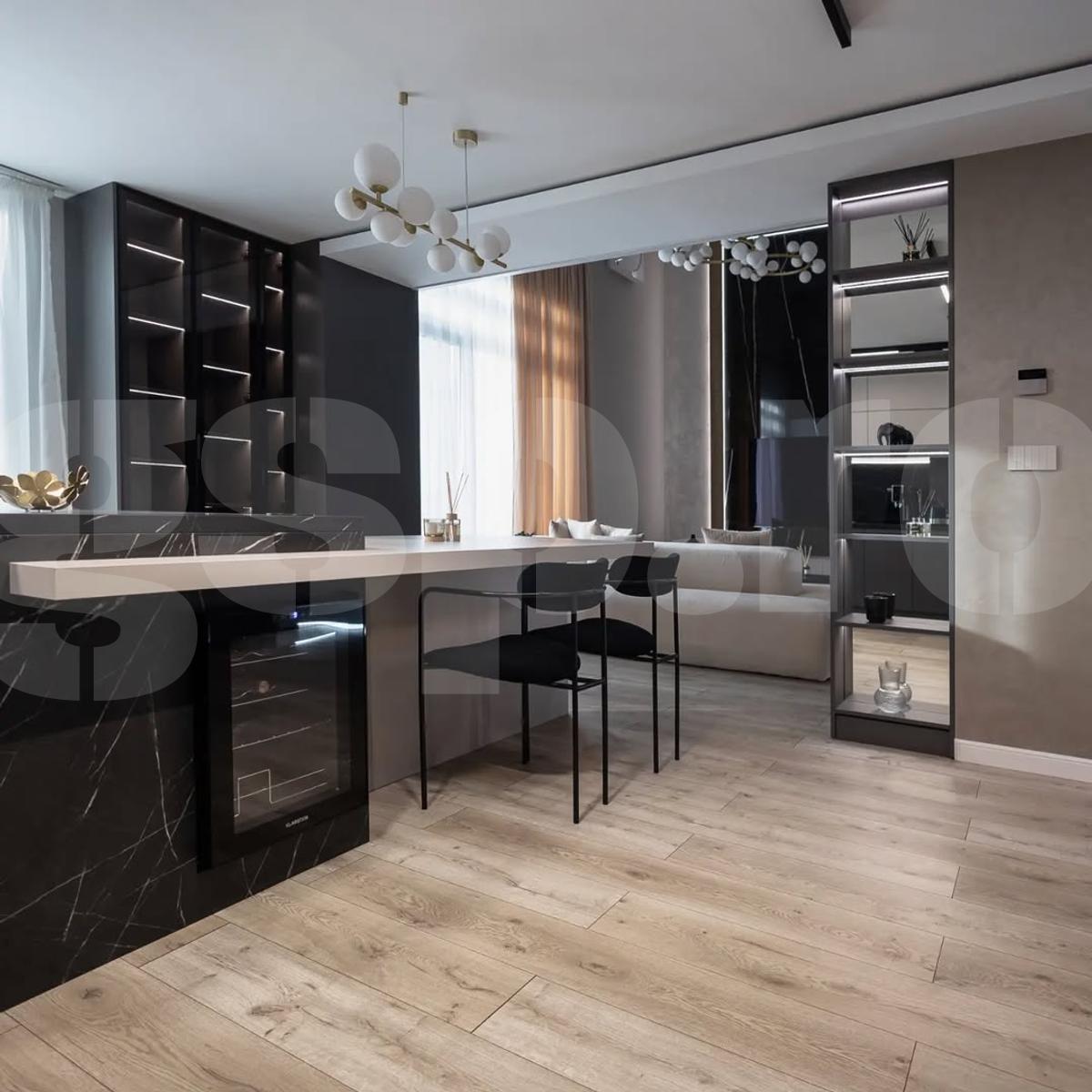 Cum arată penthouse-ul lui Dennis Man din Arad, în care a investit salariul său la Parma pe o lună: „Și-a dorit mereu să fie discret”
