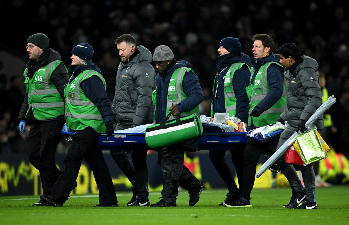 Scene tulburătoare în Tottenham - Liverpool: 9 minute de întrerupere, după ce colegul lui Drăgușin s-a prăbușit pe gazon