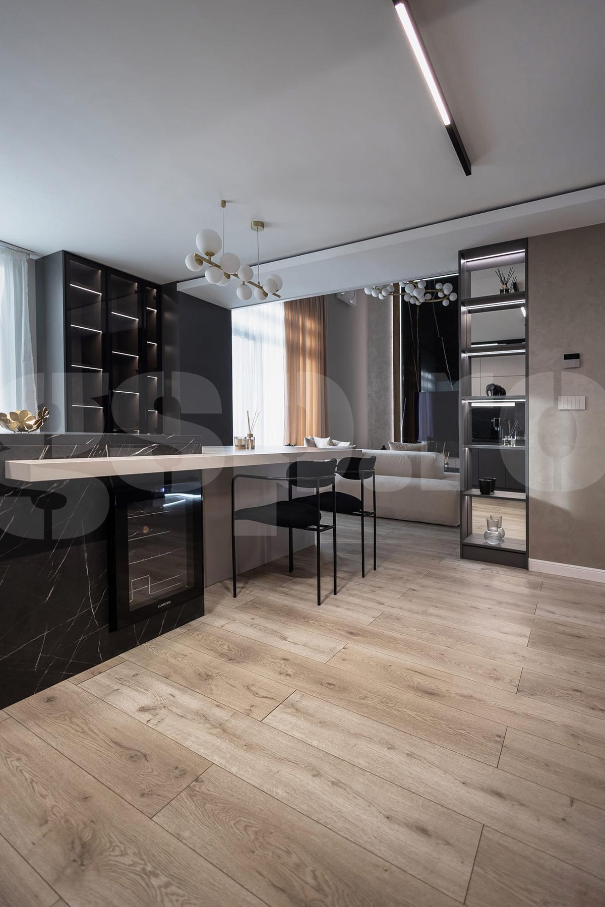 Cum arată penthouse-ul lui Dennis Man din Arad, în care a investit salariul său la Parma pe o lună: „Și-a dorit mereu să fie discret”