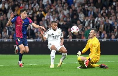 Urma să fie titular la Barcelona în această seară, dar Flick l-a pedepsit! Ce s-a întâmplat în Jeddah